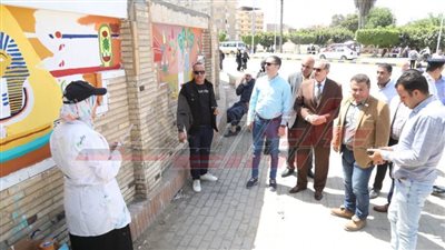 محافظ كفر الشيخ يشيد بطالبات تربية نوعية لتزيينهن جدران المصالح الحكومية