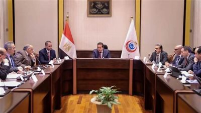 وزير الصحة يبحث تفعيل منظومة متكاملة لـ«وحدات الرعاية المتوسطة»