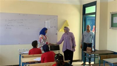 محافظ الإسماعيلية يتابع انتظام امتحانات الترم الثاني لصفوف النقل