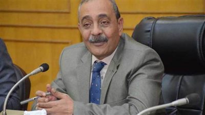 محافظ الإسماعيلية يُوَجِّه الوحدات المحلية بالرقابة على مواقف السيارات  