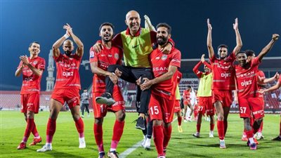 شباب الأهلي يتوج بالدوري الإماراتي للمرة الثامنة في تاريخه بعد غياب دام 7 سنوات