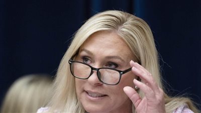 نائبة أمريكية تحث العسكريين الأمريكيين على وقف 