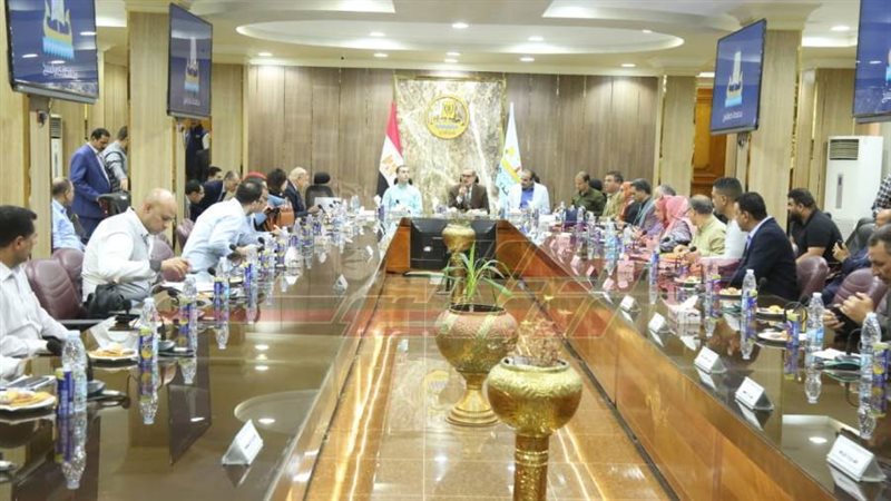 خلال الاجتماع