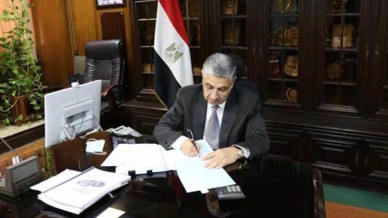 وزير الكهرباء يتوجه