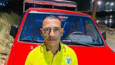 صدقة جارية.. شاب يخصص سيارته لنقل المرضي للمستشفيات فى ملوي بالمجان  