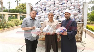توزيع 52 ألفًا و500 من بين 65 ألف شنطة على الأسر المستحقة بكفر الشيخ
