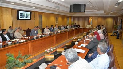 محافظ أسيوط يعقد اجتماعه الدوري لمتابعة نسب تنفيذ مشروعات تطوير الريف المصري