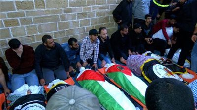 آلاف الفلسطينيين يشيعون 13 شهيدا بينهم 3 من قادة 