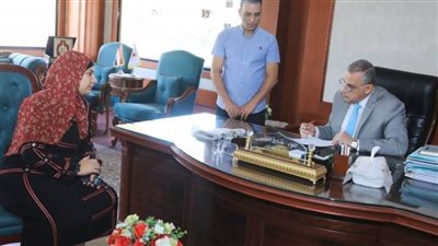 خلال اللقاء الجماهير.. محافظ سوهاج يناقش عددًا من شكاوى وطلبات المواطنين