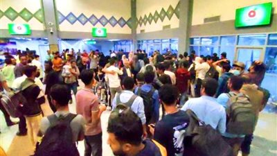 وصول الدفعة الثانية من اليمنيين العالقين في السودان إلى عدن