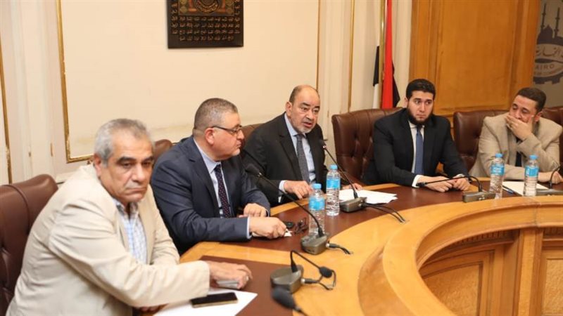 خلال الاجتماع