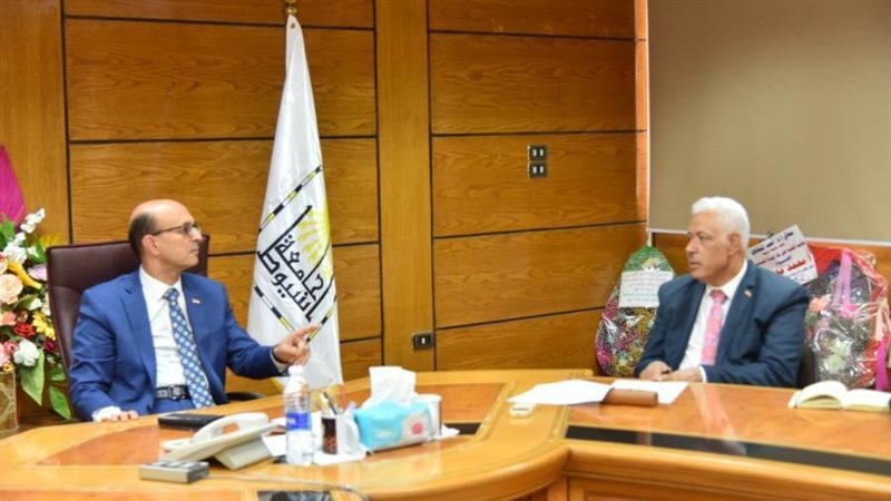 رئيس جامعة أسيوط