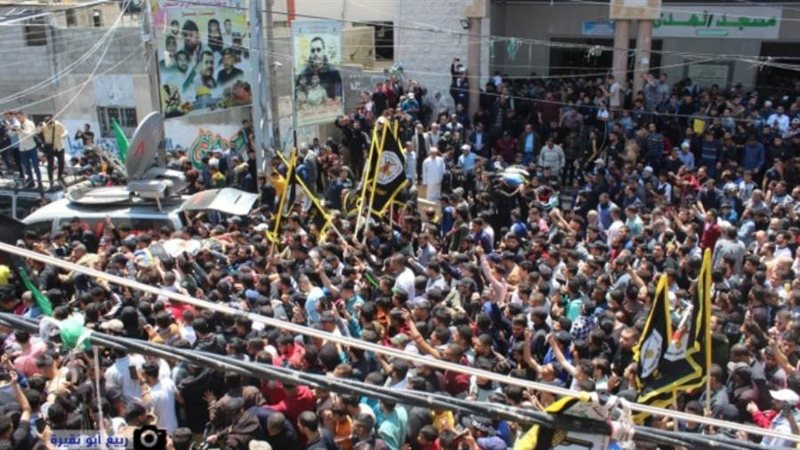 الفلسطينيون يشيعون