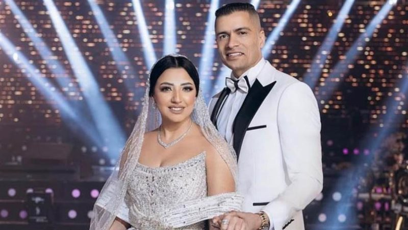 حسن شاكوش وزوجته