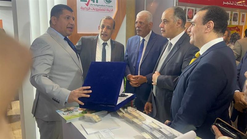 خلال افتتاح معرض