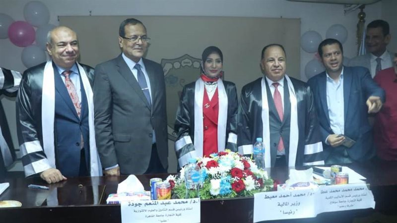 جانب من المناقشه