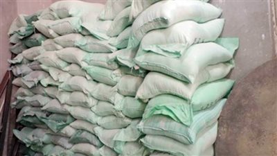 ضبط صاحب مستودع دقيق لتصرفه في 57 طنا دقيق مدعم بقنا