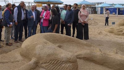 محافظ الإسكندرية يكرم الفائزين في أول مهرجان للنحت على الرمال بمدينة الإسكندرية 
