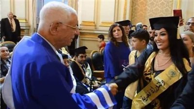 الدكتور حسام موافي عن الصورة التي جمعته بسمية الخشاب: 