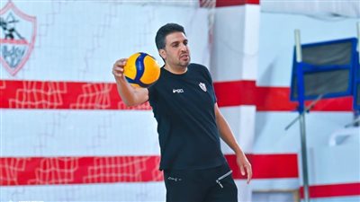 عاشور: وافقت على تجديد تعاقدي مع طائرة الزمالك فورًا ودون شروط