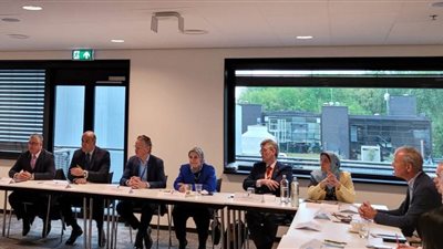 رئيس اقتصادية قناة السويس يستعرض استراتيجية الوقود الأخضر أمام كبرى الشركات الهولندية