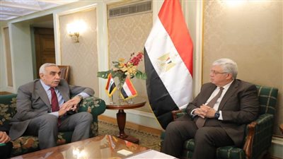 وزير التعليم العالي يبحث مع السفير العراقي بالقاهرة سبل دعم التعاون العلمي والبحثي