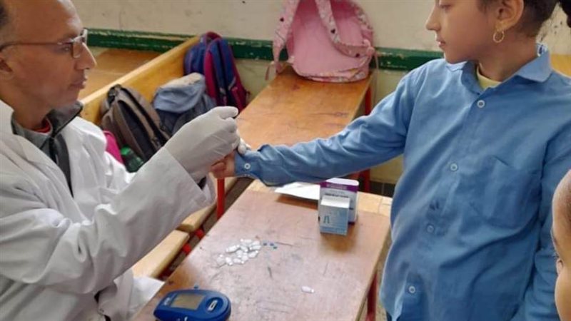 الكشف على طلاب المدارس