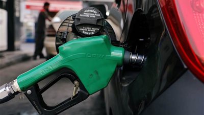 وزير الطاقة اللبناني يصدر قرارا بالسماح لمحطات الوقود ببيع المحروقات بالدولار الأمريكي