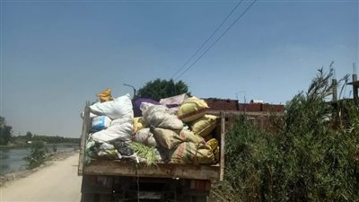 محافظ الإسماعيلية يتابع جهود الوحدات المحلية في رفع القمامة والمخلفات وصيانة أعمدة الإنارة  