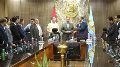 تكريم لجنة الجهاز المركزي للتنظيم والإدارة عقب فحص ملفات المتعاقدين لتوفيق أوضاعهم