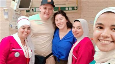 إشادة سائح أمريكي بخدمات مستشفيات الرعاية الصحية بالأقصر