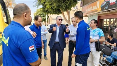 وكيل وزارة الصحة يجري مناورة إسعافية بأحد الشوارع الرئيسية بالمحافظة