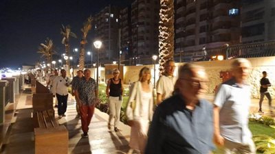 بنى سويف تستقبل 64 سائحًا إنجليزيًا خلال رحلاتهم النيلية 