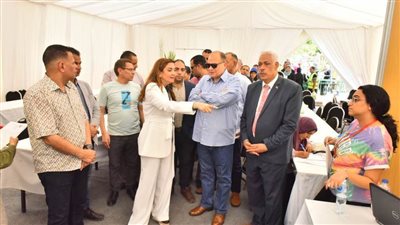 محافظ أسيوط يفتتح ملتقى توظيف برنامج 