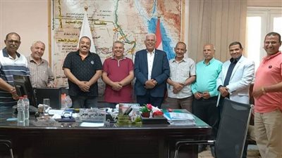 وكيل وزارة الزراعة يستقبل نقيب الزراعيين أثناء زيارته الوادي الجديد