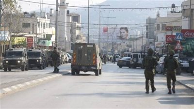 الاحتلال يغلق المحال التجارية في حوارة