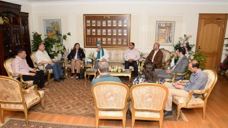 محافظ أسيوط يلتقي