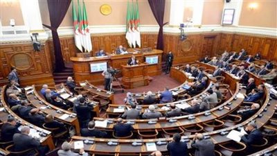 الجزائر: إقرار القانون النقدي والمصرفي الذي يهدف إلى تشجيع الاستثمار من قبل البرلمان