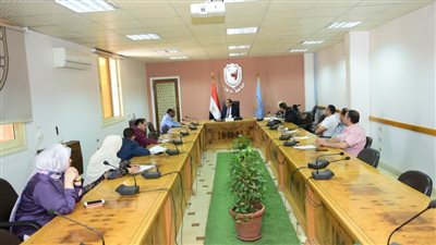 رئيس جامعة سوهاج يجتمع بمجلس إدارة صندوق علاج أعضاء هيئة التدريس