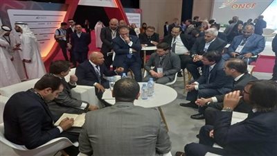 وزير النقل يبحث إنشاء مصنعين للوحدات المتحركة لتصنيع عربات السكك الحديدية