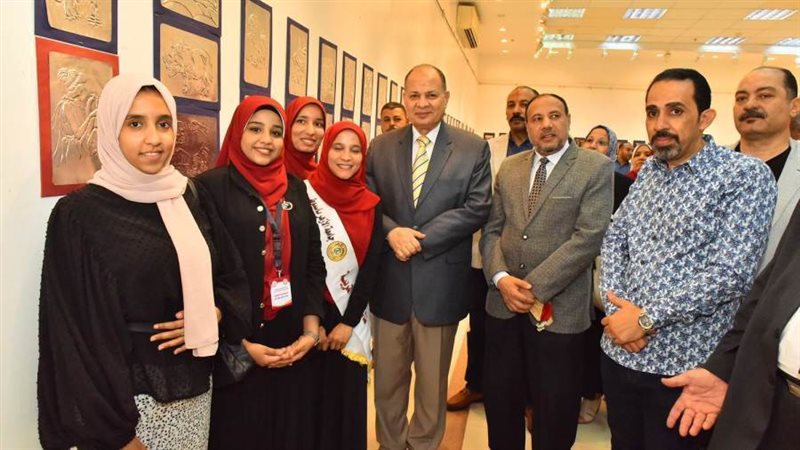 محافظ أسيوط ونائب