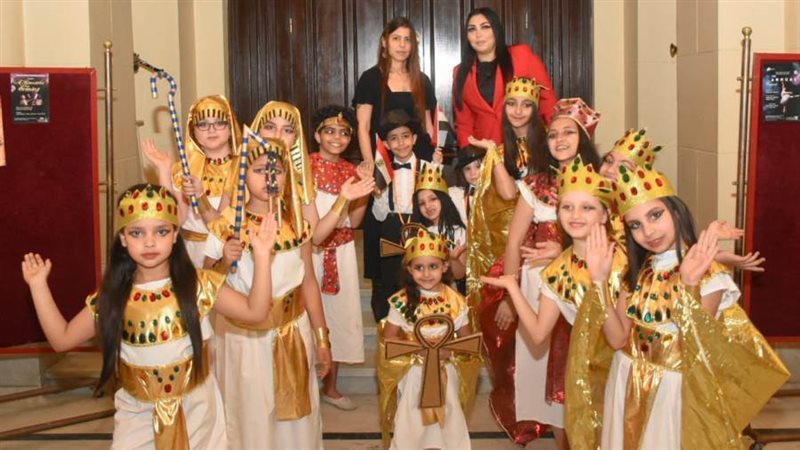 خلال صالون الاوبرا