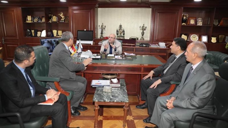 اجتماع محافظ بنى