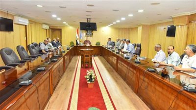 محافظ أسيوط يترأس اجتماع لجنة اختيار القيادات بالمحافظة ويؤكد على تطبيق معايير الشفافية والنزاهة