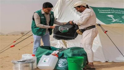 مركز الملك سلمان للإغاثة يسلّم مساعدات إغاثية وإيوائية متنوعة للنازحين في اليمن