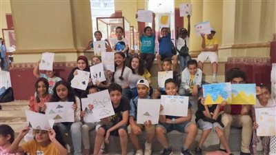 أطفال أتوبيس الفن الجميل في زيارة للمتحف المصري 