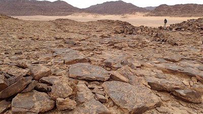 فريق من علماء الآثار السعوديين والدوليين يعثر على منشآت حجرية يعود تاريخها إلى 9 آلاف عام