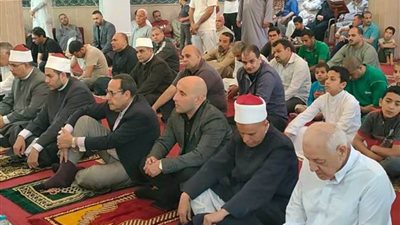 محافظ شمال سيناء يؤدي صلاة الجمعة في مسجد الإسراء بالعريش