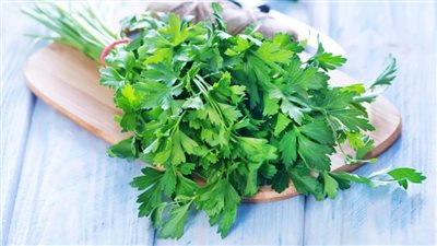  ينبوع الشباب.. 5 أسباب لتناول البقدونس