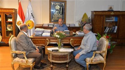 محافظ أسيوط يشدد على نهو الأعمال في مشروعات تبطين وتأهيل الترع وفقًا للجداول الزمنية المقررة